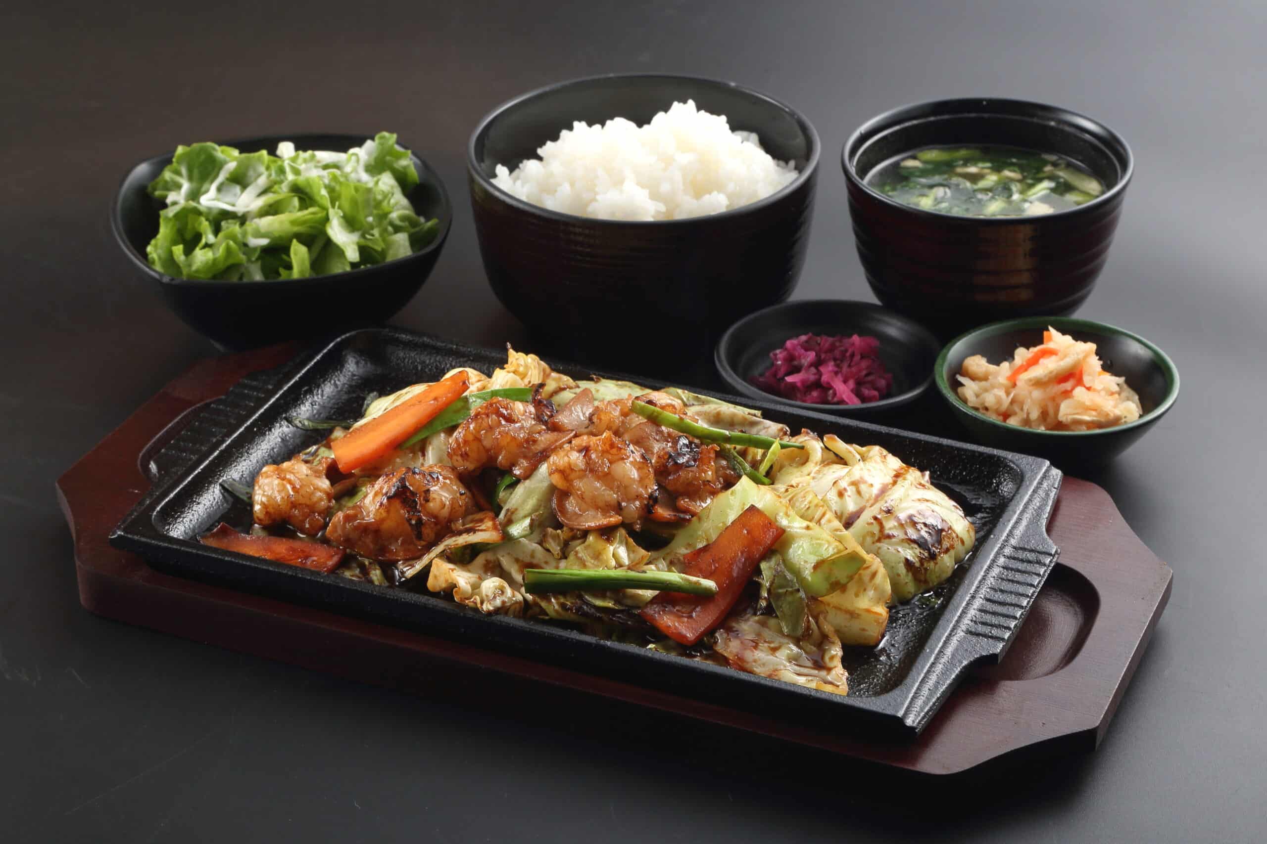 国産牛モツキャベ定食